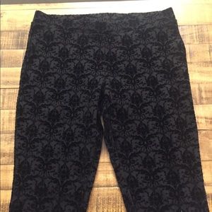 Stylish black leggings with velvet pattern